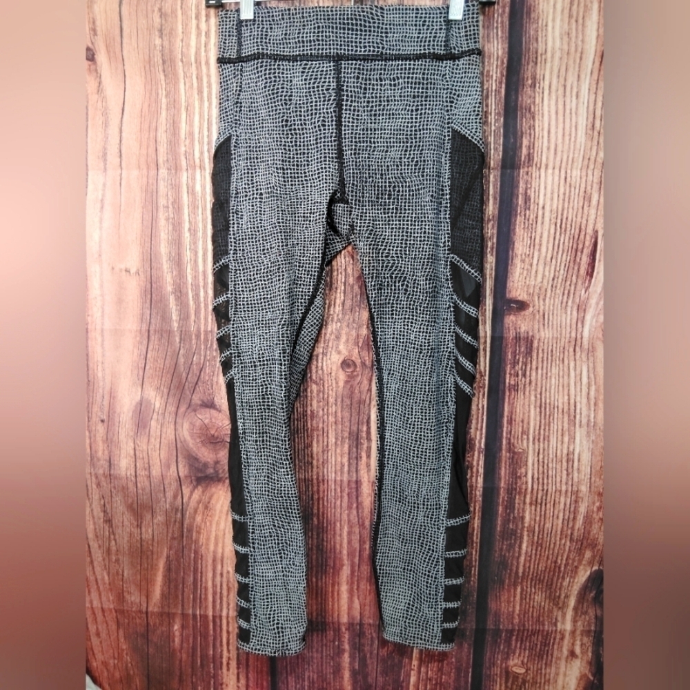 Lululemon Athletica Stylish Black and Gray Leggings Size 4